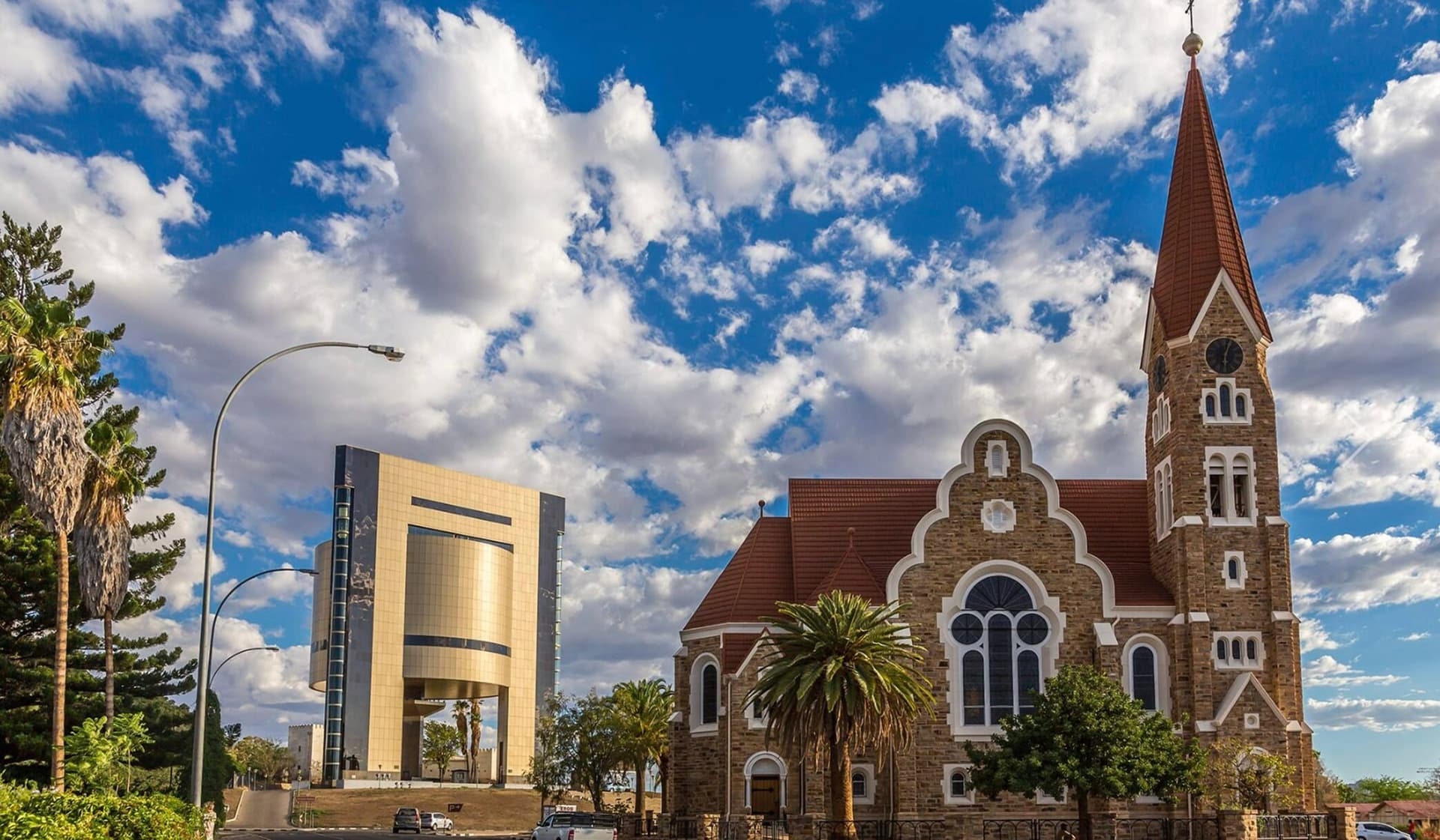 Windhoek 45 km > 0 h 45 road transfer